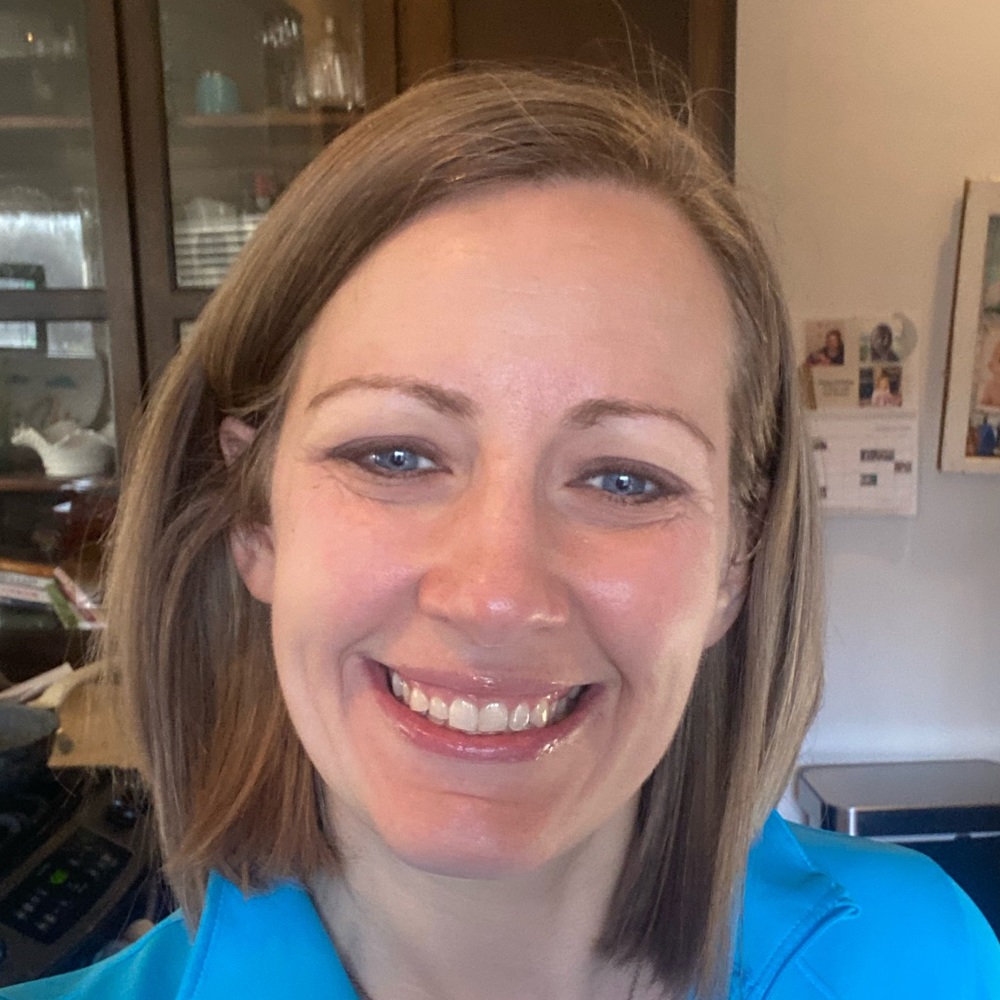 Meet your Posher, Lora